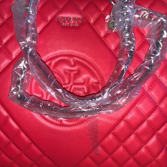BRAND NEW RED GUESS BAG ! - Picture 4 of 5